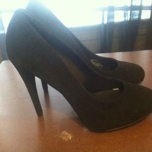 ??REDUCED PRICE!!??Steve Madden Suede Black Pumps