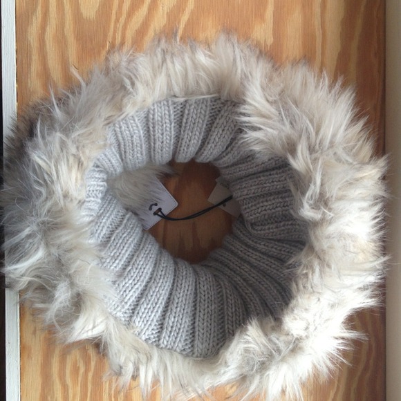 🔴SOLD🔴 Fur infinity scarf - Picture 2 of 4