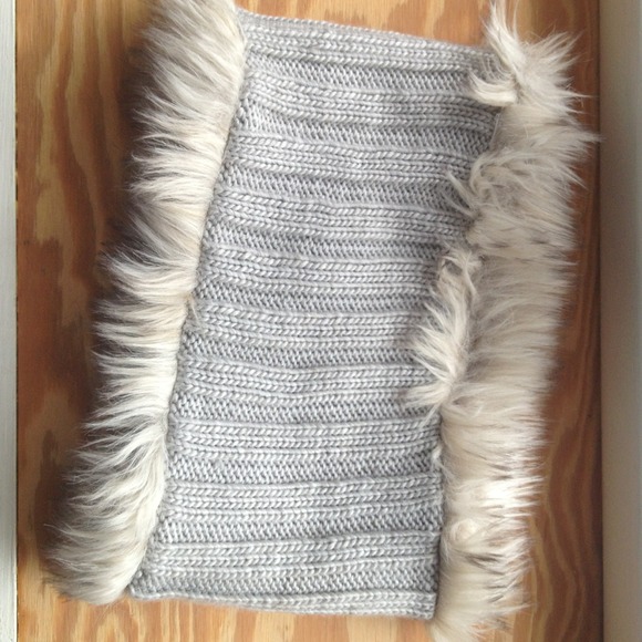 🔴SOLD🔴 Fur infinity scarf - Picture 4 of 4