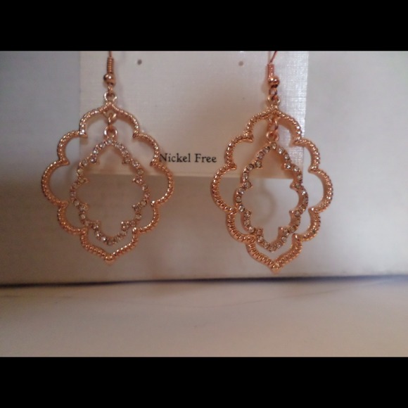 Gold Medallion Versona Earrings - Picture 2 of 3