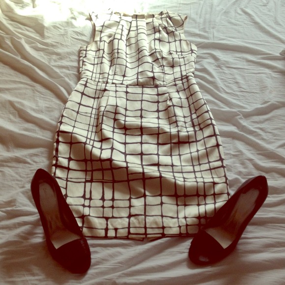 Banana Republic Dresses & Skirts - Silk/cotton dress in a gorgeous giraffe print