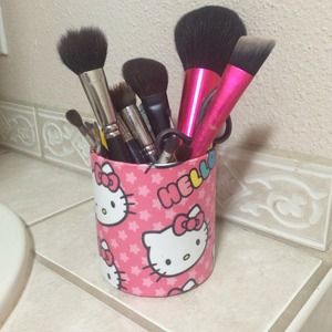 Hello Kitty Make-Up brush holder
