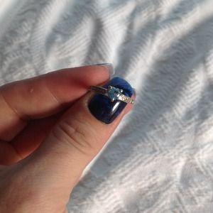 10kt white gold blue topaz ring