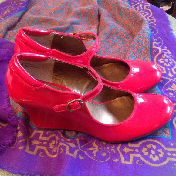 BRAND NEW Vintage Style Red Wedge Babydoll Shoes