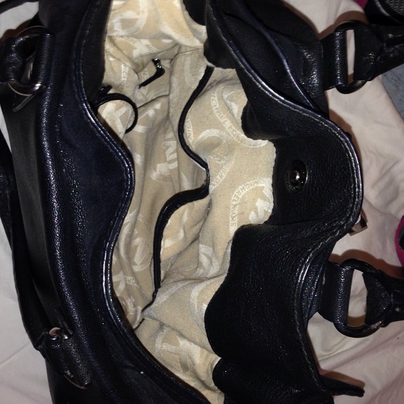 Sold !!!! Michael Kors Hamilton handbag - Picture 4 of 4