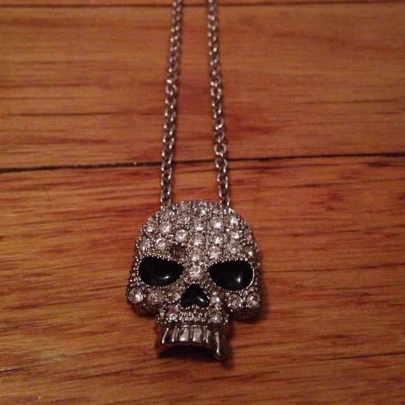 Skull rhinestone necklace