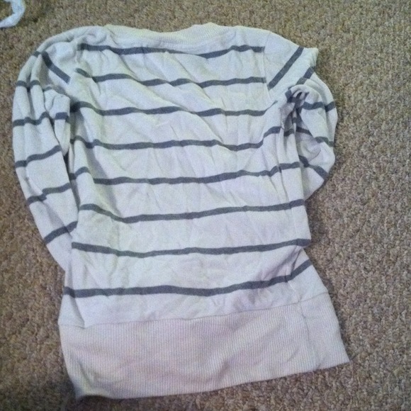 V neck sweater - Picture 2 of 2