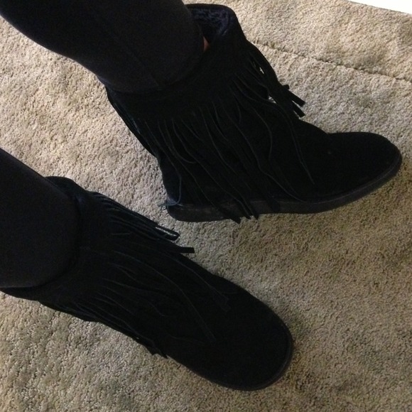 🚫TRADED🚫Fringe ugg style boots