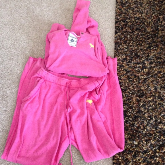 VS pink sweatpants and sweatshirt