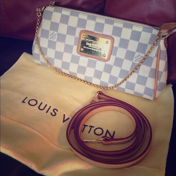 👏SOLD👏Authentic Louis Vuitton Eva clutch