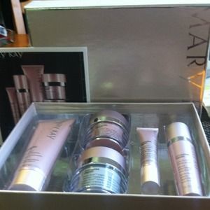 ❌Reduced❌Mary Kay time wise repair set