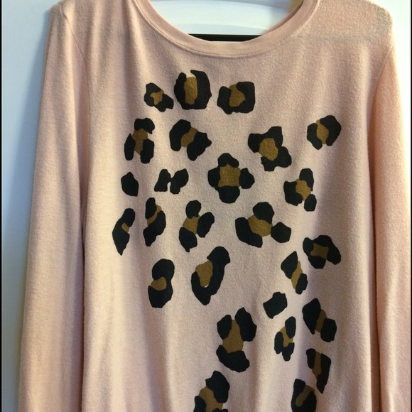 Wildfox Sweaters - 🎉SALE🎉 WILDFOX leopard print sweater