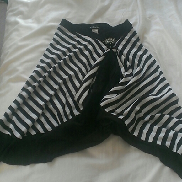 Black and white shawl