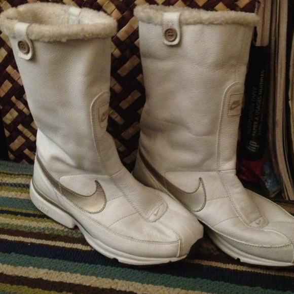 NIKE SNEAKER BOOTS. VERY RARE.👟