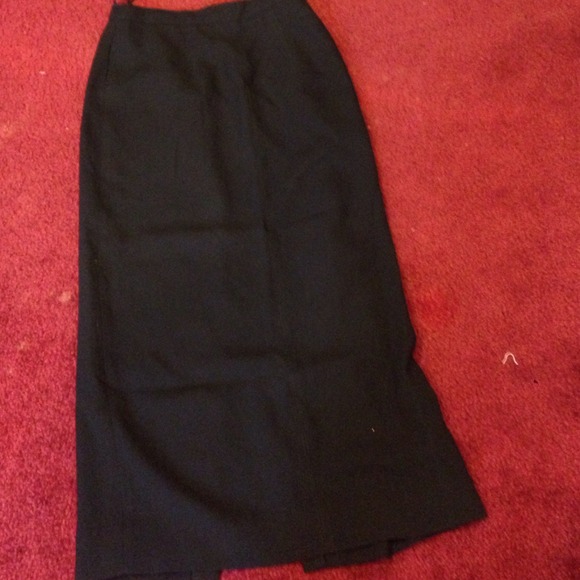 black maxi skirt