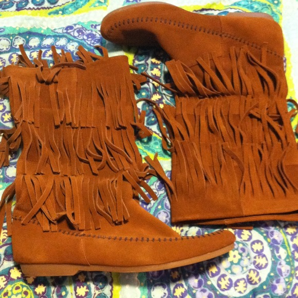 Camel fringe boots