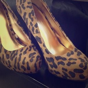 Leopard Pumps 👠
