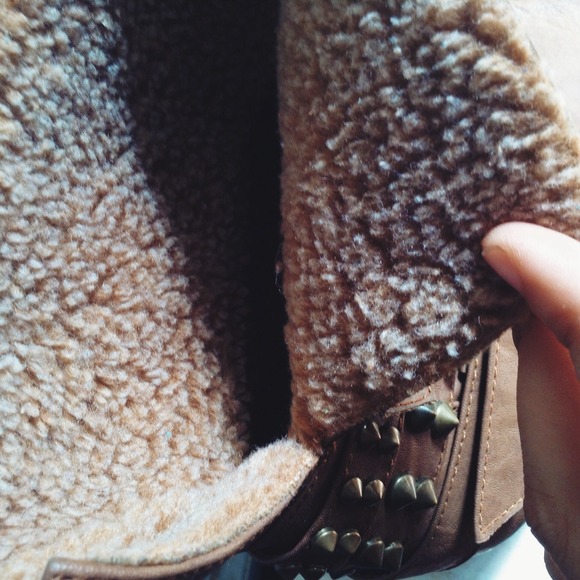 🚫🚫 SOLD 🚫🚫 Brown Boots - Picture 3 of 4