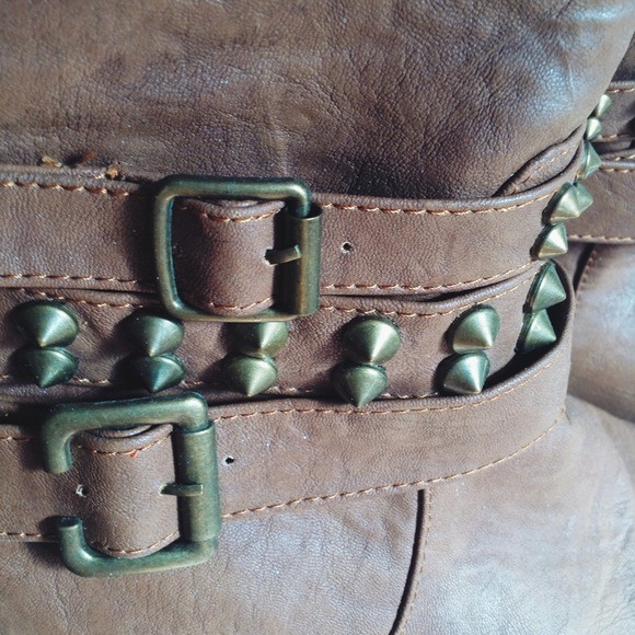 🚫🚫 SOLD 🚫🚫 Brown Boots - Picture 4 of 4