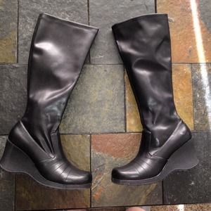 ***SOLD*** Black Wedge Zip Up Boots... ***SOLD***