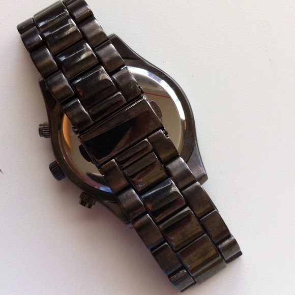HOLDING - Picture 2 of 3