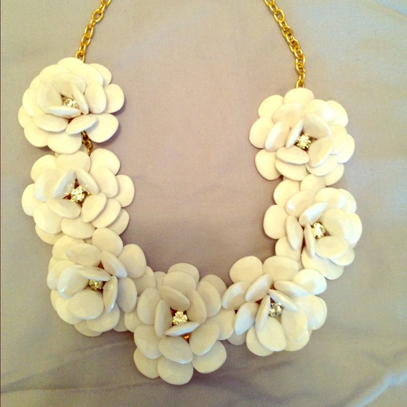 Rosette necklace