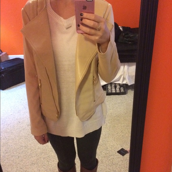 ❌SOLD IN BUNDLEFaux leather limited edition jacket - Picture 2 of 4