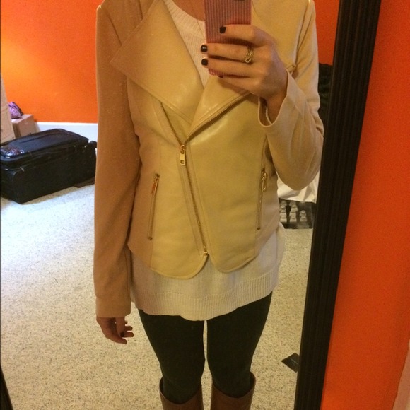 ❌SOLD IN BUNDLEFaux leather limited edition jacket - Picture 3 of 4