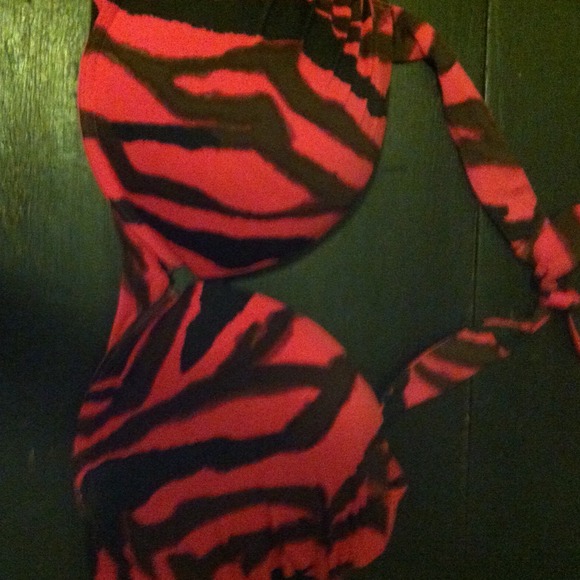 ❌❌ SOLD❌❌ bombshell bikini top, like new - Picture 3 of 4