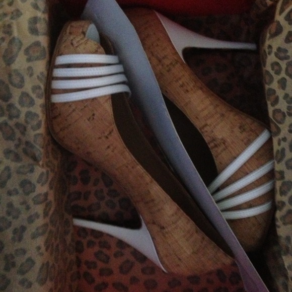 Betsey Johnson Shoes Cork Leopard Soles size 8 - Picture 2 of 4