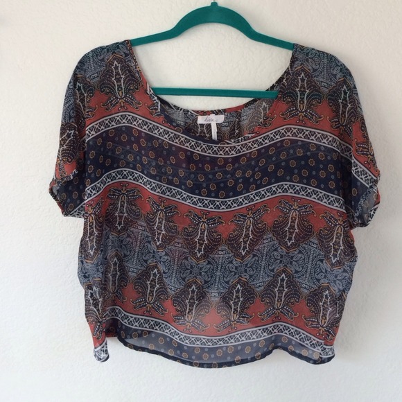 🚫SOLD🚫💕tribal top