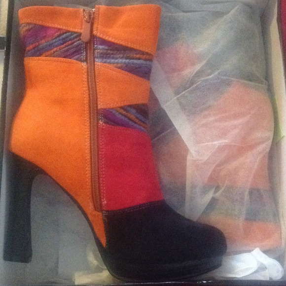 Price slash....Make offer. Passions ankle boots. - Picture 2 of 4