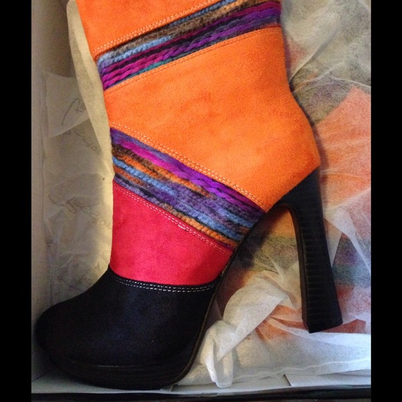 Price slash....Make offer. Passions ankle boots. - Picture 3 of 4