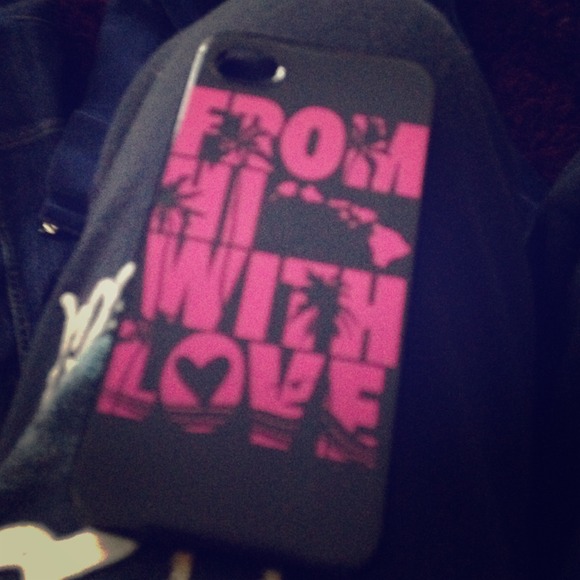 A black Hawaii phone case from the island