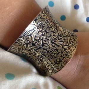 cuff bracelet👠👠👠bundled👠👠👠sold!!