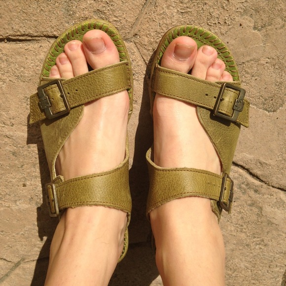el Naturalista  Shoes - Adorable green sandals