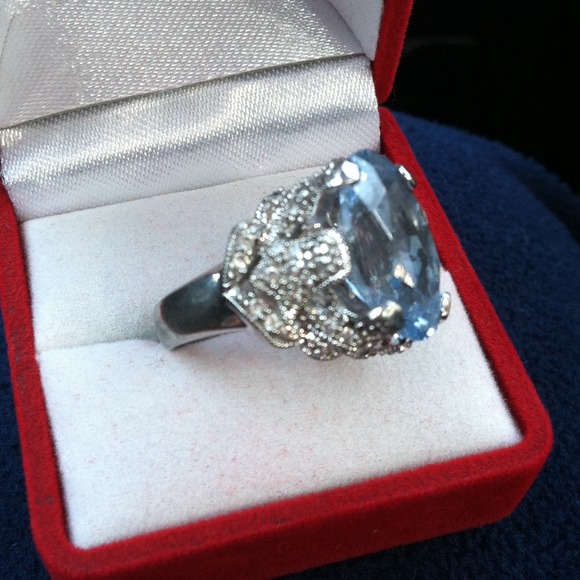 GORGEOUS SIMULATED SAPPHIRE ON RODIUM - Picture 2 of 3