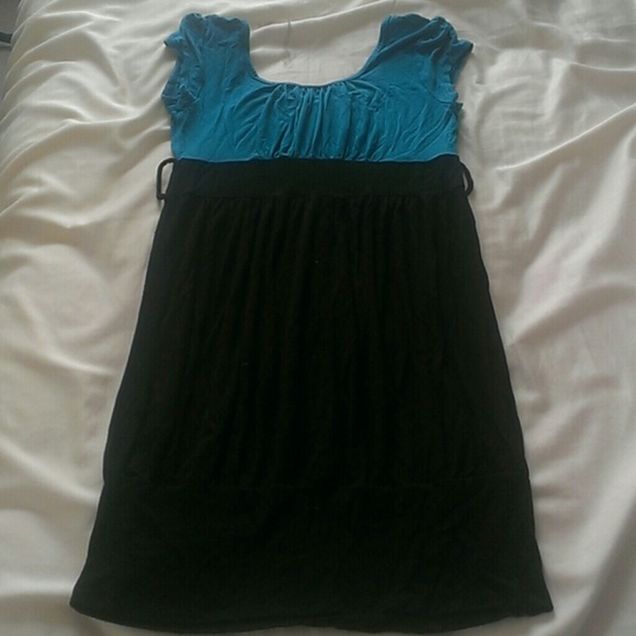 Dress - Picture 3 of 3