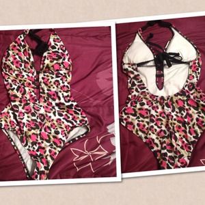 One piece guess bathing suit