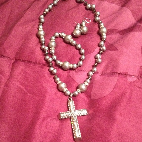Silver cross neckless set