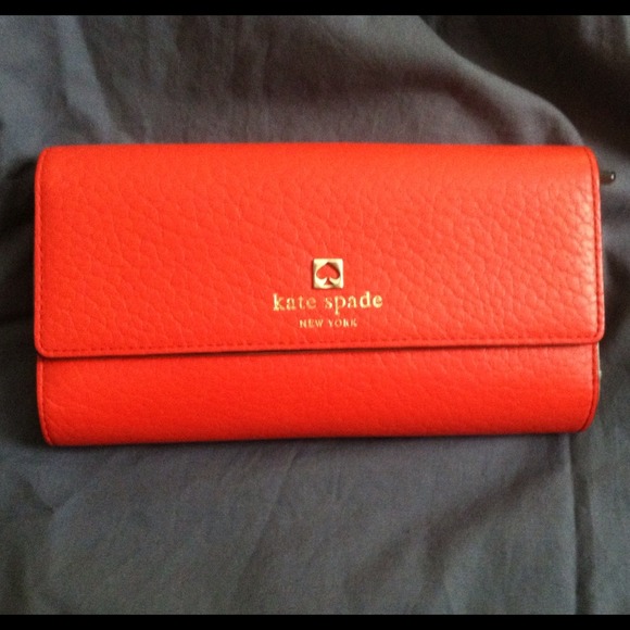 🎉RESERVED Kate Spade Southport Ave Sandra trifold