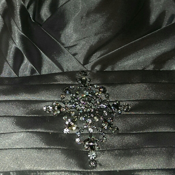 **SOLD**HOST PICK! 3/4*** Silver Strapless A-line - Picture 2 of 2