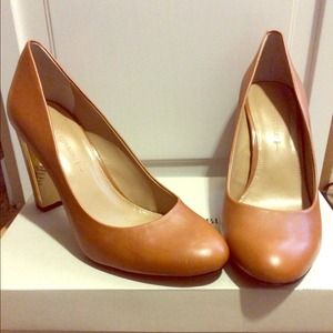 🎉HP🎉 Worn ONCE!! Banana Republic pumps