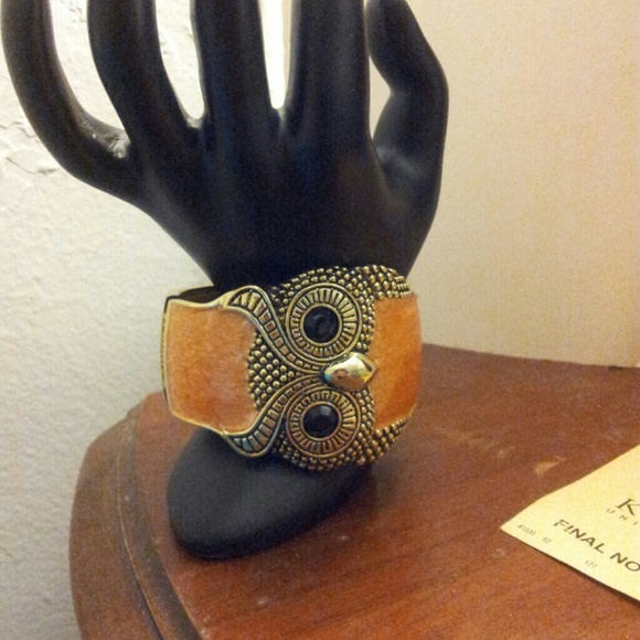 HOST PICK 08/2017 *Peachy orange owl bangle.