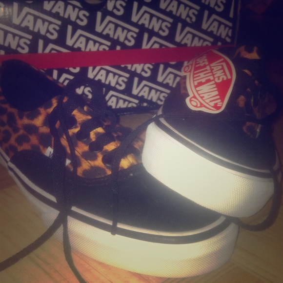 Leopard Vans