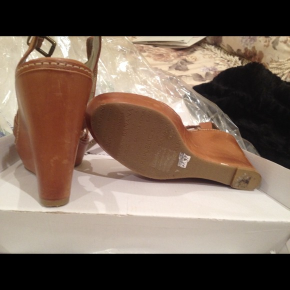 Banana Republic camel wedges - Picture 2 of 3