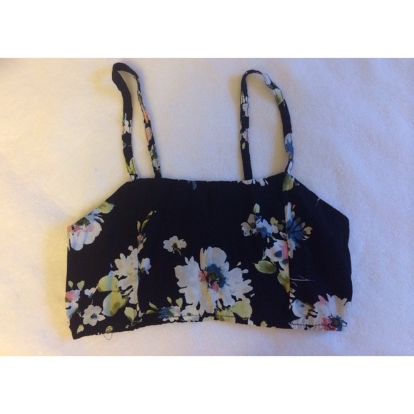 ⛔️TRADED⛔️Brandy Melville Raina Tank
