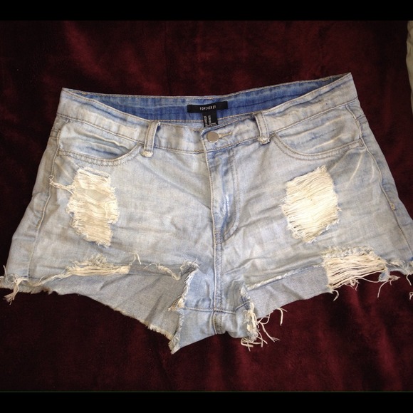 Light Wash Highwaisted Denim Cutoffs!