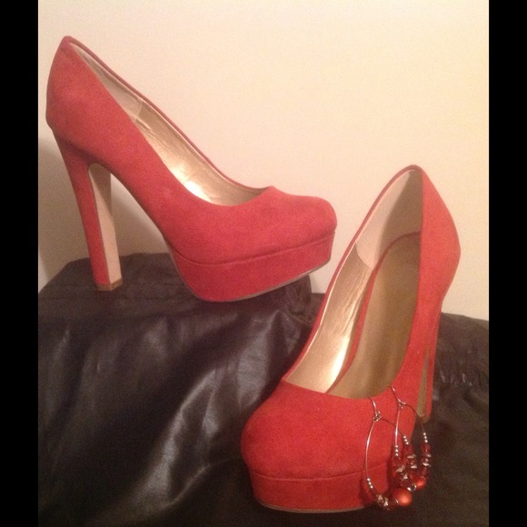 Orange Heels w/matching earrings