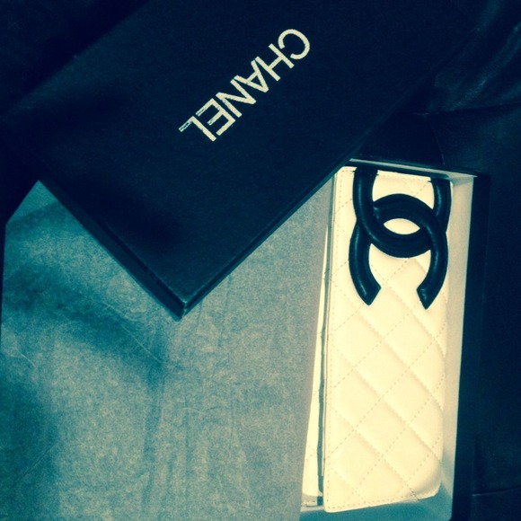 Chanel wallet- like